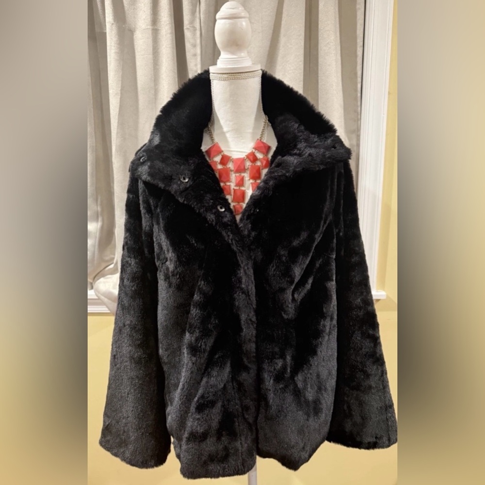 Colleen Lopez Women’s Bell-Sleeve Faux Fur Black Teddy Jacket